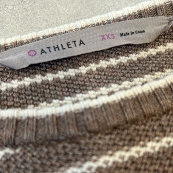 EUC Athleta Striped Kennewick Side Slit Pullover Sweater Tan Cream Womens XXS - Picture 9 of 15